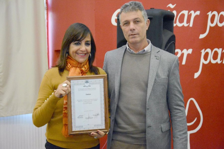 FOTO PRENSA OM// DECLARATORIA./ Ana Mar&iacute;a Colombo y Omar Mart&iacute;nez en un momento del acto.