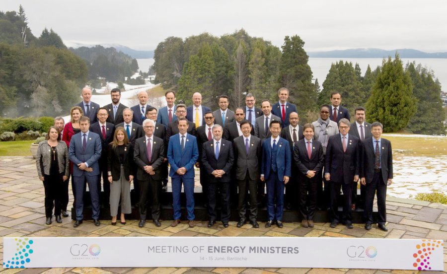 FOTO TWITTER G20 FOTO DE FAMILIA. Retrato del encuentro ministerial en el hotel Llao Llao.