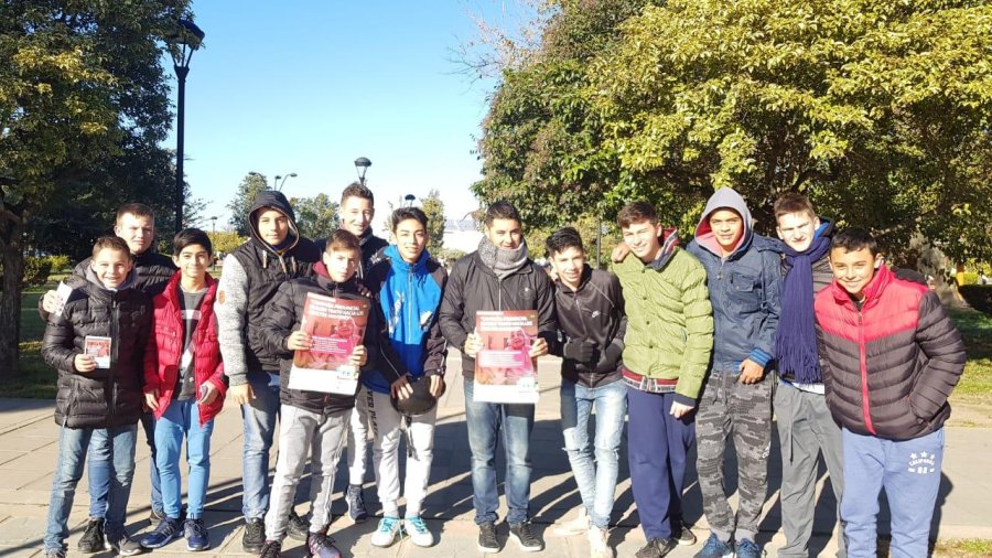 FOTO PRENSA MUNICIPALIDAD// ALUMNOS./ El grupo que recorri&oacute; las calles suardenses.