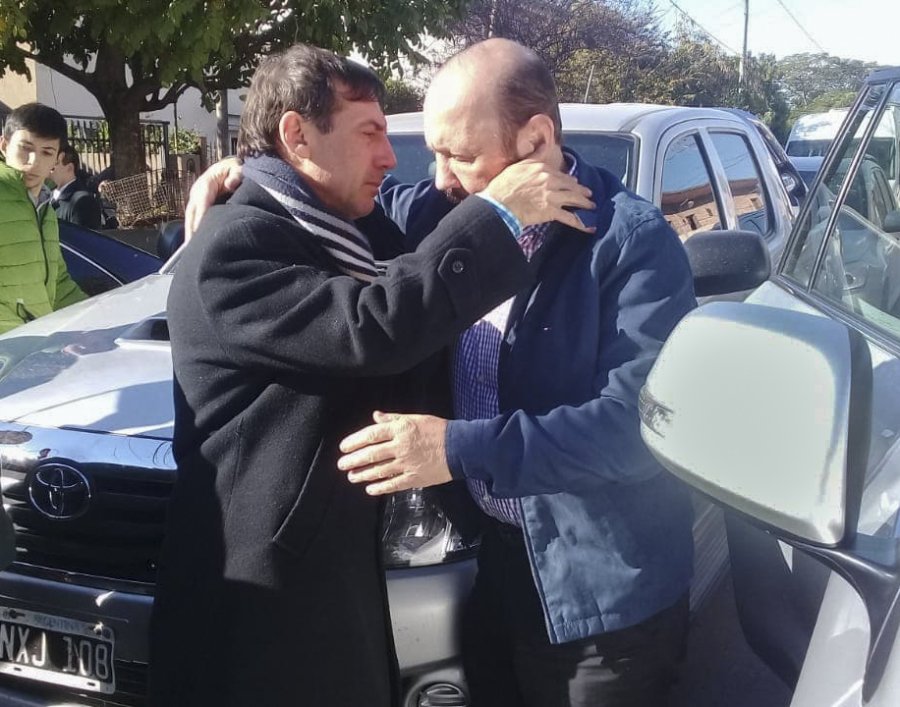 FOTO NA DOLOR. Naidenoff recibe el saludo del gobernador de Formosa, Gildo Insfran.