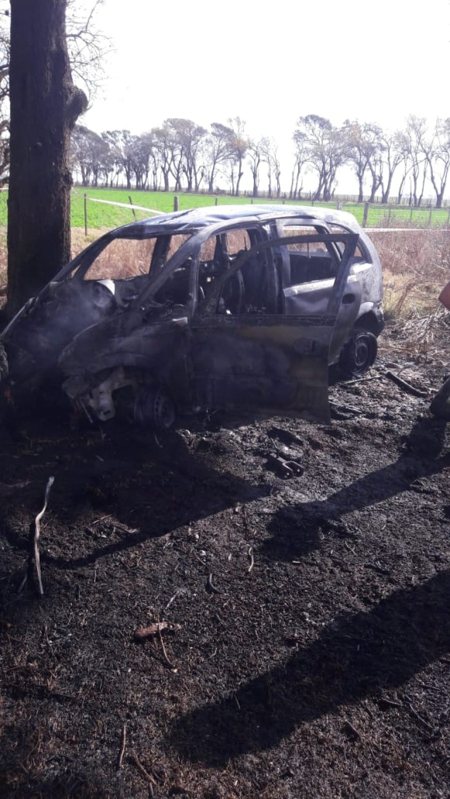 AUTO QUEMADO. Un hombre perdi&oacute; la vida, mientras que quien lo acompa&ntilde;aba milagrosamente salv&oacute; la suya.