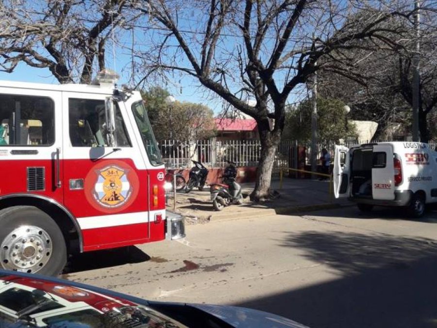 ESCANDALO Y DESESPERACION. Fue en la escuela V&eacute;lez Sarsfield durante el acto del d&iacute;a de la bandera donde los bomberos tuvieron que tomar intervenci&oacute;n.