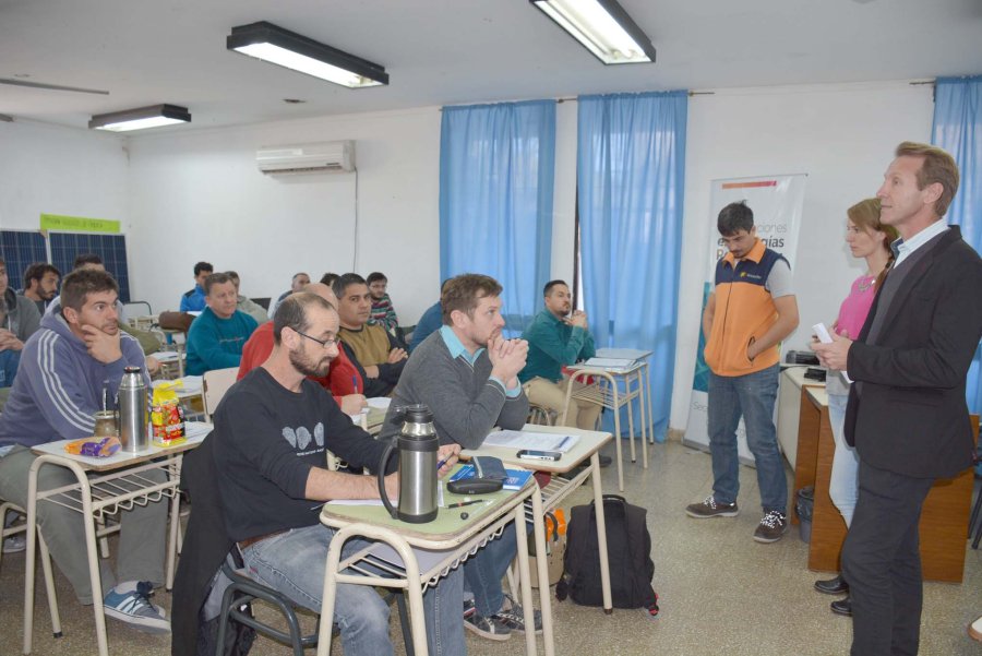 FOTO COMUNICACION// INICIO/ Gonzalo Toselli se dirige a  los participantes en el curso.