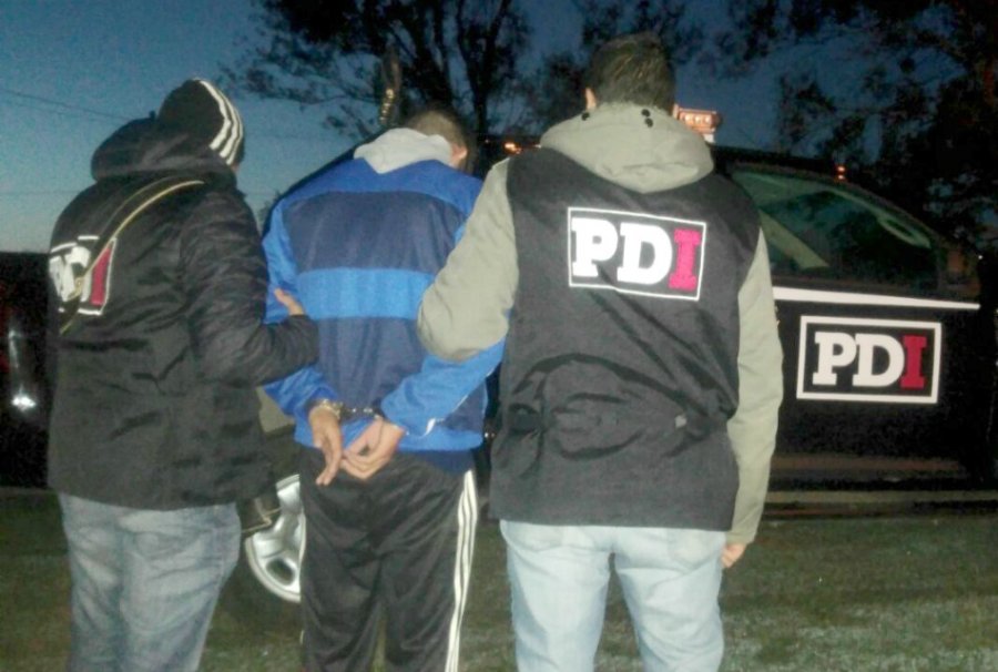 FOTO PDI ROBABAN CON CUCHILLOS. Tambi&eacute;n hubo dos detenidos por robar en un mini mercado del barrio Villa Podio.