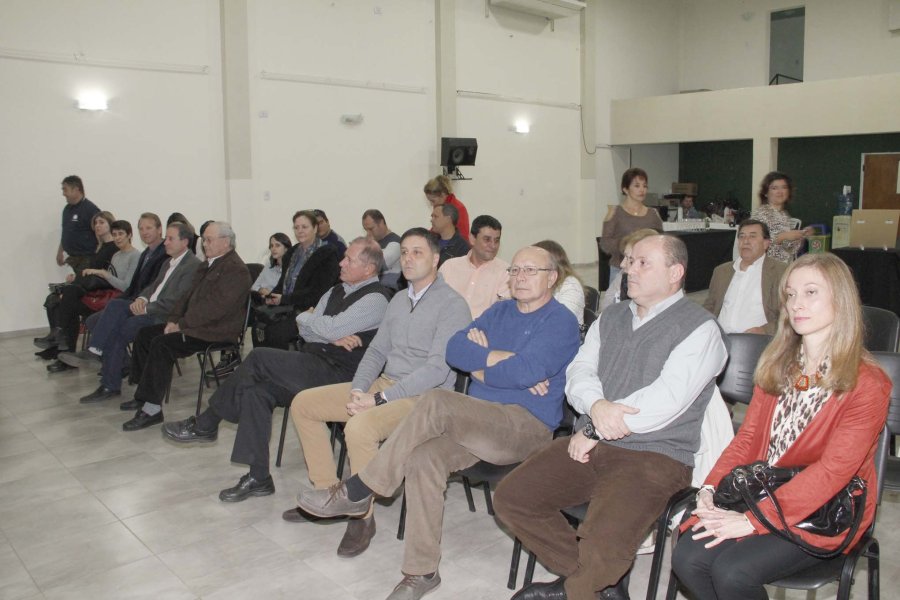 FOTO F. MELCHIORI// AUTORIDADES./ Acompañaron en la celebración del organismo. PRESENCIA./ Interesante cantidad de público se dio cita en la realización.