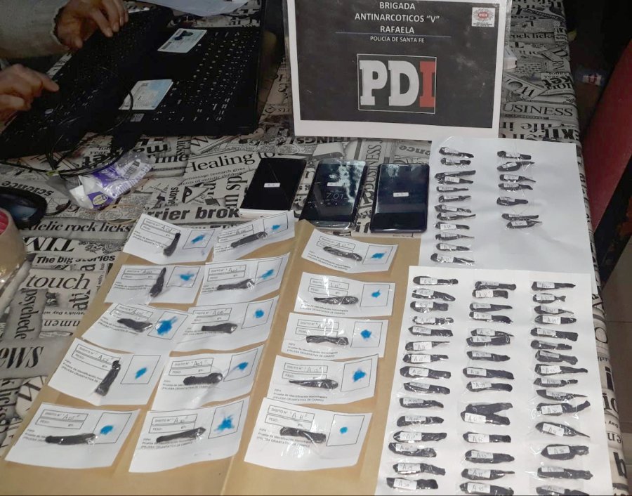 FOTO MIN. DE SEG. COCAINA. 79 envoltorios termosellados fueron secuestrados por la Brigada Operativa Antinarc&oacute;ticos de PDI.