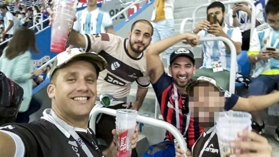 FOTO NA AGRESORES. Los salvajes representantes de nuestro pa&iacute;s en Rusia.