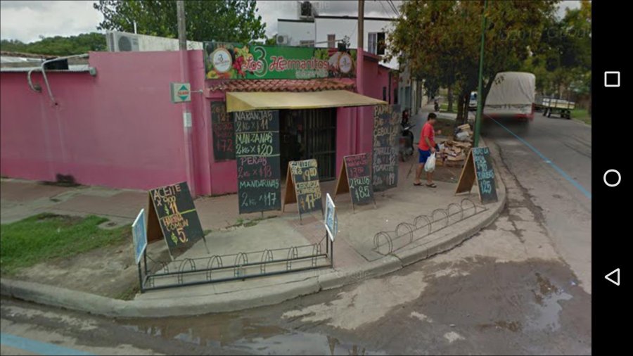 FOTO GOOGLE. MINIMERCADO. Est&aacute; ubicado en la intersecci&oacute;n de calles J.M. Estrada y Simonetta.