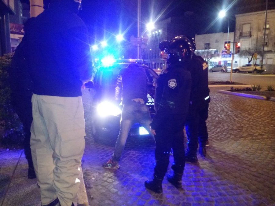 FOTO UR V MENOR INIMPUTABLE. Un jovencito de 15 a&ntilde;os fue detenido y luego entregado a sus padres debido a su minoridad.