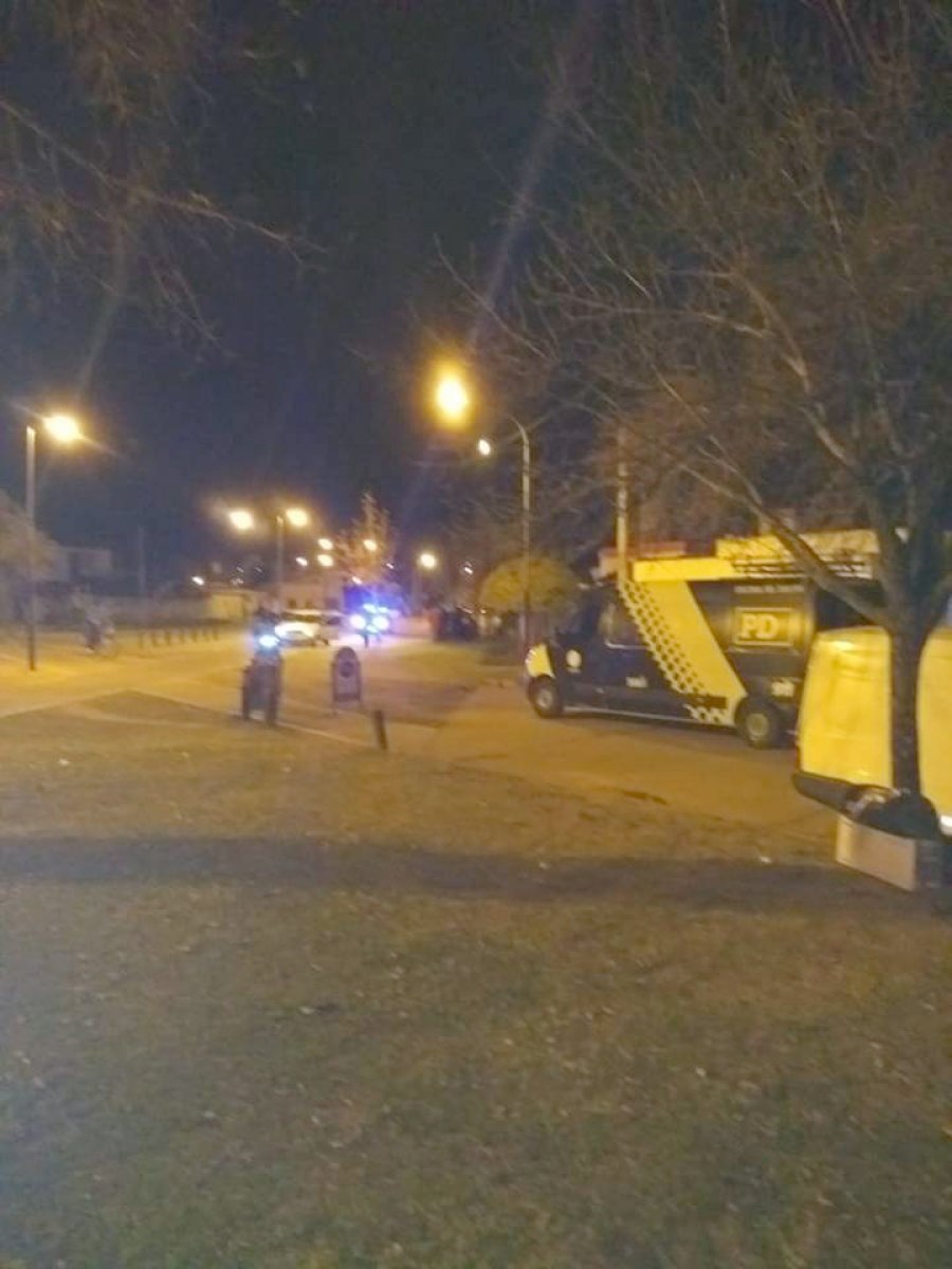 FOTO UR V  FIAT PALIO. El jefe de la UR V, junto al auto sustra&iacute;do y luego recuperado por la polic&iacute;a.  CICLOVIA. All&iacute; se apostaron 6 patrulleros y Polic&iacute;a Cient&iacute;fica. &ldquo;Fue una situaci&oacute;n inc&oacute;moda y de miedo&rdquo;, dijo un vecino.