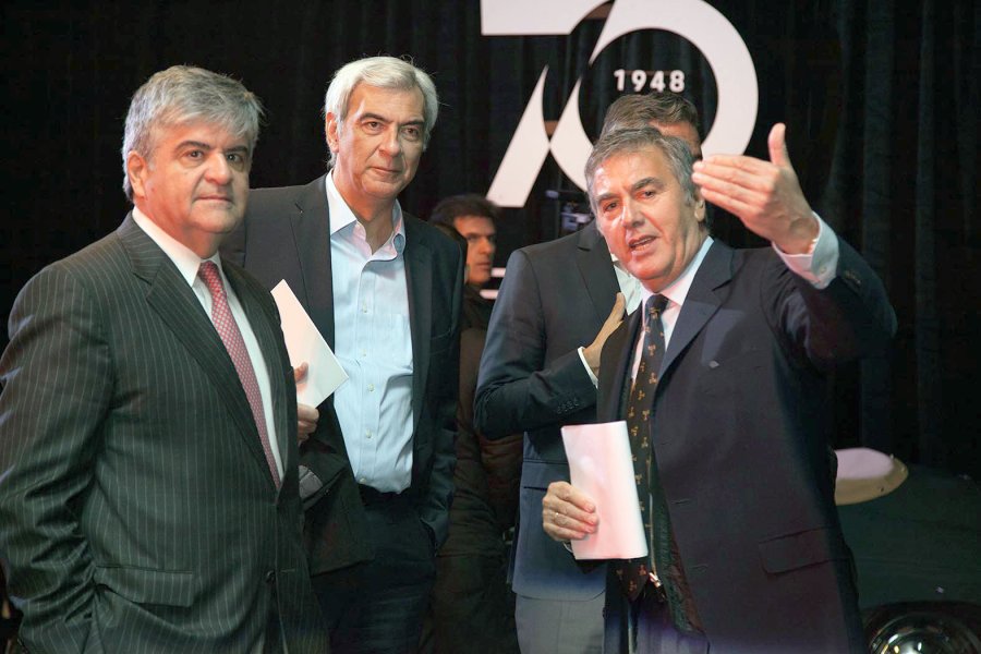 FOTO PRENSA PORSCHE ACUERDO. Miguel Guti&eacute;rrez, Pte. de YPF; Sebasti&aacute;n Mocorrea, Vice Ejecutivo de Asuntos Corporativos de YPF; y Hugo Pulenta, Pte. de Porsche Argentina.