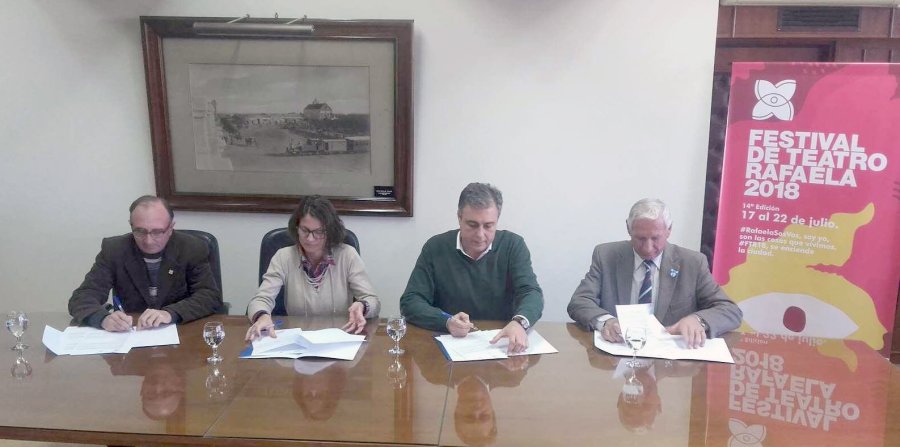 FOTO PRENSA COMUNA// CONVENIO 7. Fue firmado por Fabio S&aacute;nchez, Mar&iacute;a Josefa Sabelotti, Luis Castellano y Hugo Boscarol.