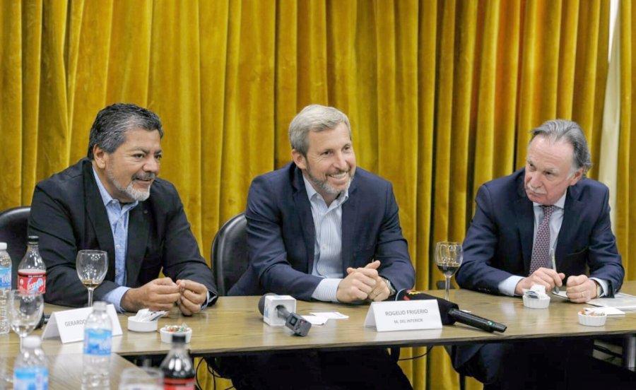 FOTO NA TODOS JUNTOS. Mart&iacute;nez, Frigerio y Weiss.