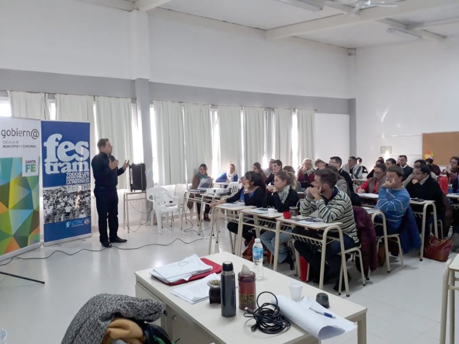 FOTO COMUNICACION// CAPACITACION./Osvaldo Somaglia durante el dictado del curso.