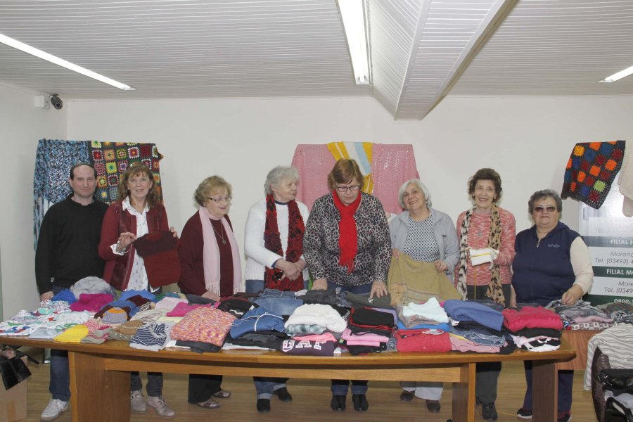 FOTO F. MELCHIORI// ENTREGA DE TEJIDOS./La tradicional ceremonia se llev&oacute; a cabo en la sede de la Mutual.