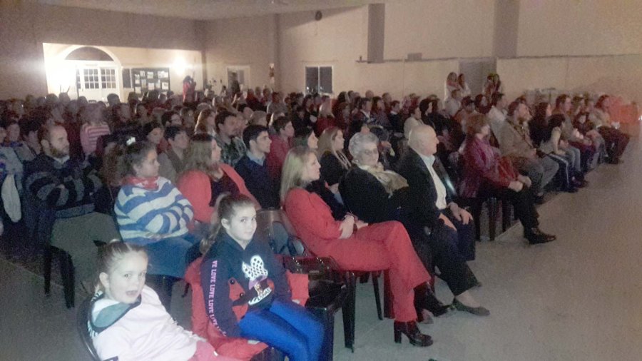 PUBLICO./ El sal&oacute;n luci&oacute; absolutamente cubierto. NESTOR MASSA./ El autor de feliz de presentar su obra en su tierra natal.
