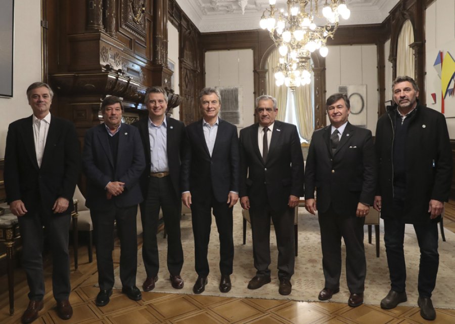 FOTO NA PROTOCOLO. Funcionarios p&uacute;blicos y ruralistas.