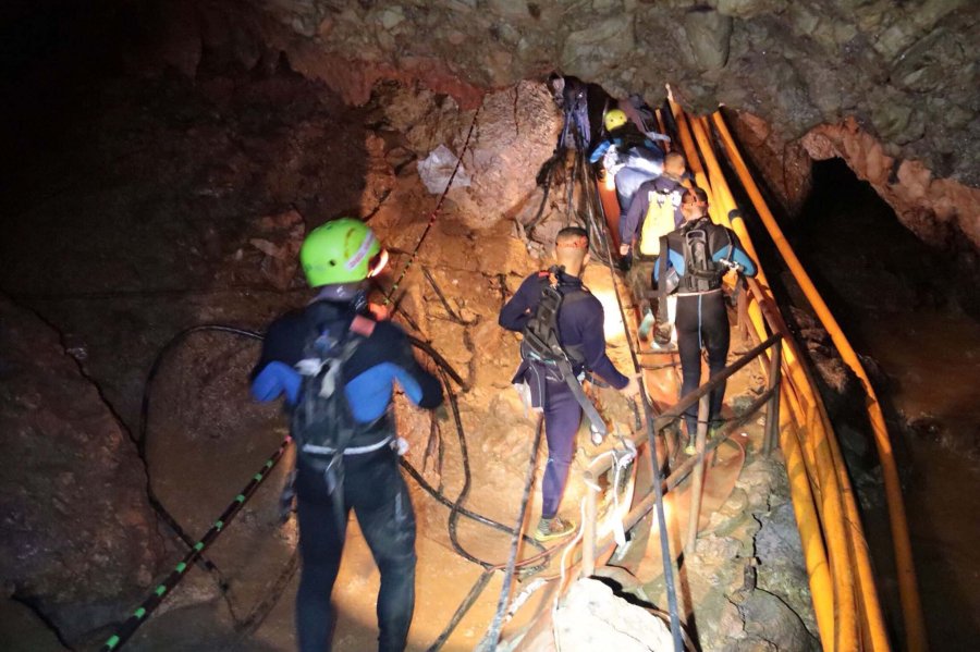 FOTO AFP-NA TAILANDIA. El mundo entero sigue las alternativas del rescate.