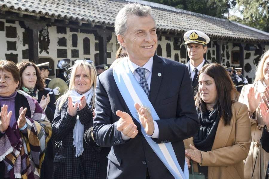 FOTO NA CEREMONIA. Macri encabez&oacute; los actos por el 9 de Julio en Tucum&aacute;n.