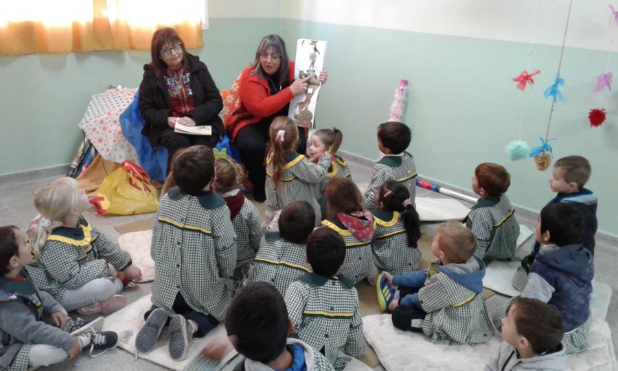 EN BELLA ITALIA./ Toda la escuela compartió la magia y la alegría de  la lectura. ESCUELA MISERICORDIA./ Albergó una estupenda jornada destinada a la lectura.
