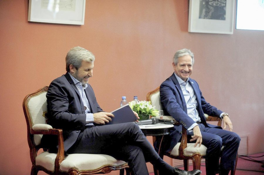 FOTO NA IDENTIDAD. Ibarra y Frigerio al presentar el nuevo sistema.