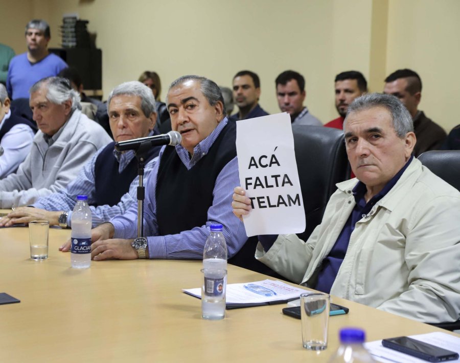 FOTO NA SINDICALISTAS. Al ofrecer una conferencia de prensa.