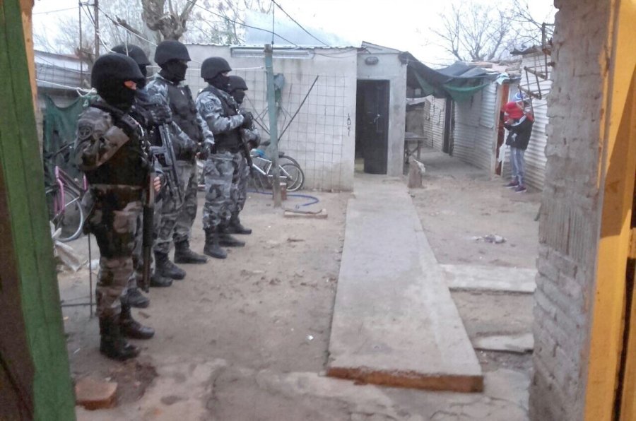 FOTO ARCHIVO ALLANAMIENTO. Se realiz&oacute; a las 7 de la ma&ntilde;ana del mi&eacute;rcoles en barrio 2 de Abril donde fueron detenidos dos de los imputados.