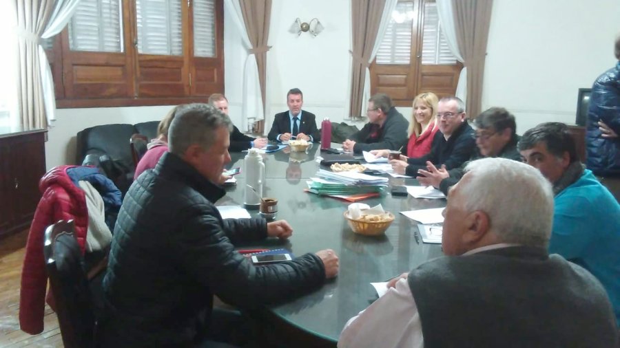 FOTO PRENSA OM// OBRAS MENORES./ La comisi&oacute;n  de seguimiento reunida para dar curso favorable a diversos proyectos.