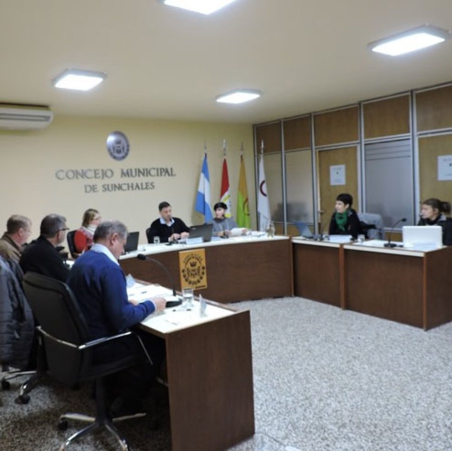 FOTO PRENSA CONCEJO// SESION./ Los ediles ayer por la ma&ntilde;ana en el recinto de sesiones.
