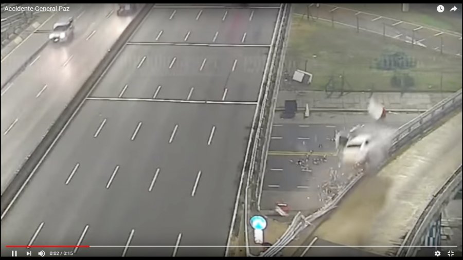 FOTO DIARIO 26 AL VACIO. El conductor de 19 a&ntilde;os no sufri&oacute; heridas graves.