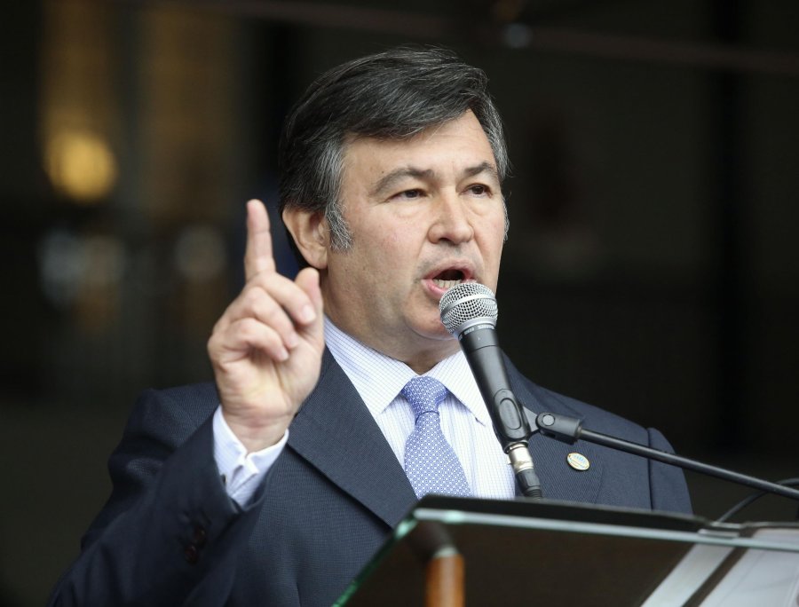 FOTO NA PELEGRINA. Una de cal y otra de arena para el Gobierno.