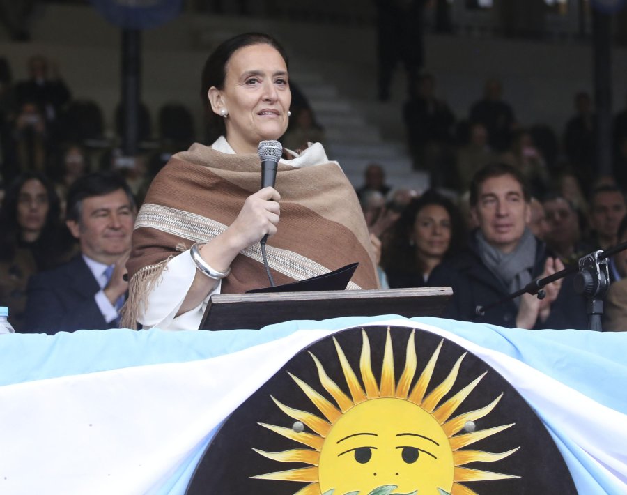 FOTO NA HISTORICO. Michetti, la primera mujer que inaugura oficialmente la muestra ruralista de Palermo.