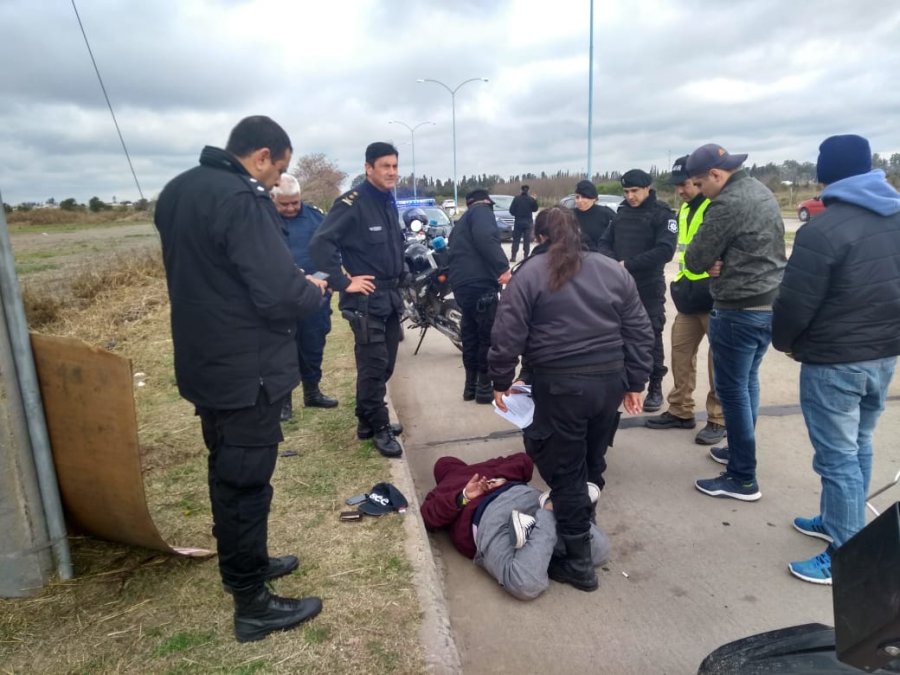 FOTO UR V AUTODROMO DE RAFAELA. El individuo escap&oacute; y fue alcanzado por la Polic&iacute;a.