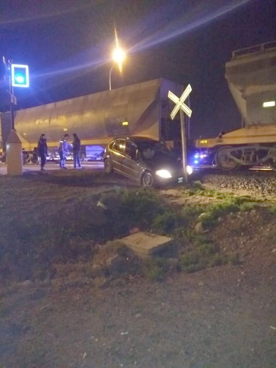 FOTO UR V EN RAFAELA, INTERSECCION DE GABRIEL MAGGI Y TUCUMAN. S&oacute;lo hubo da&ntilde;os materiales y por fortuna ning&uacute;n lesionado.