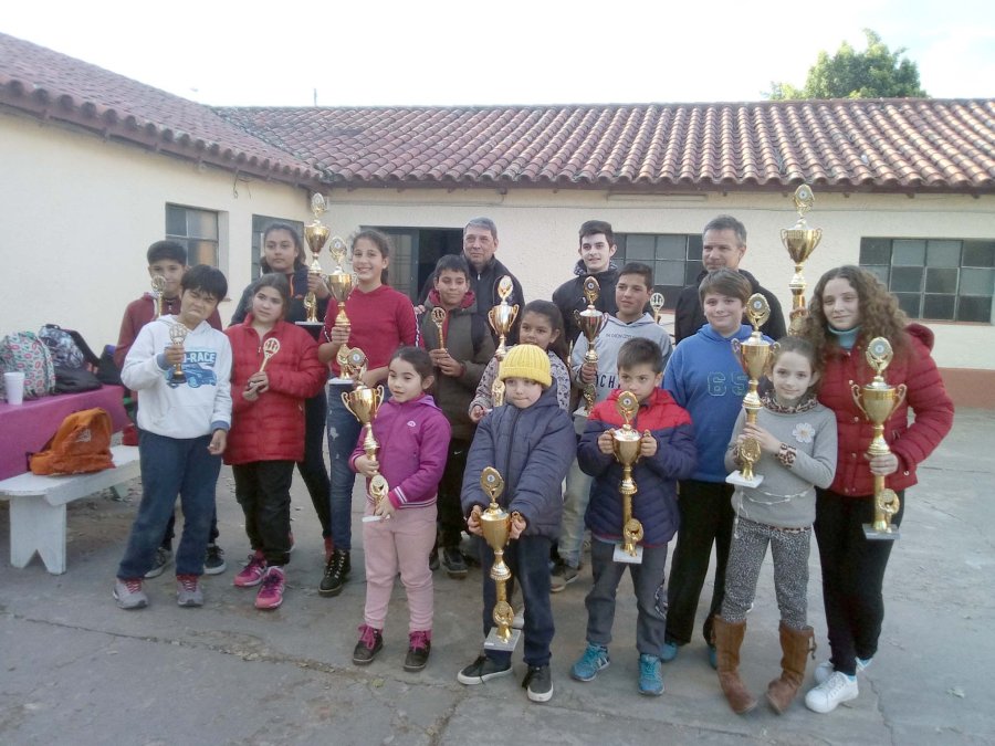 FOTO PRENSA LICEO// PARTICIPANTES./ El grupo que concurri&oacute; a la competencia.