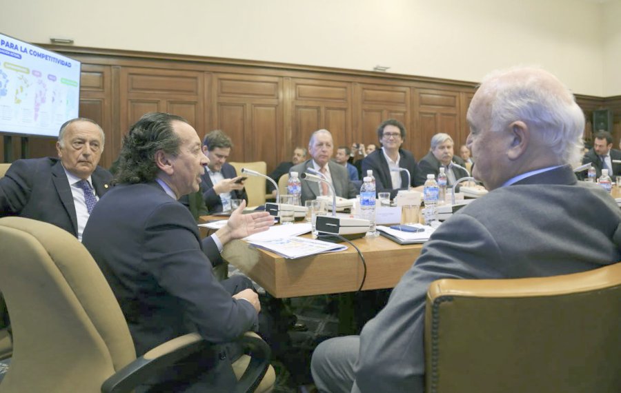 FOTO NA SICA. Junto al titular de la UIA, Acevedo.