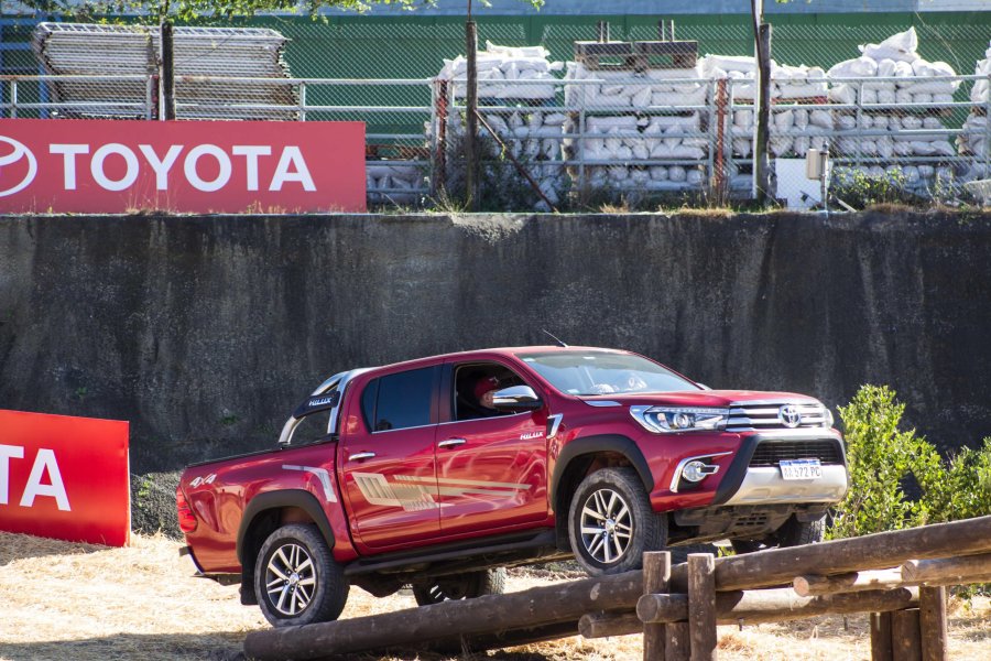 FOTO TOYOTA HILUX./ L&iacute;der del segmento.