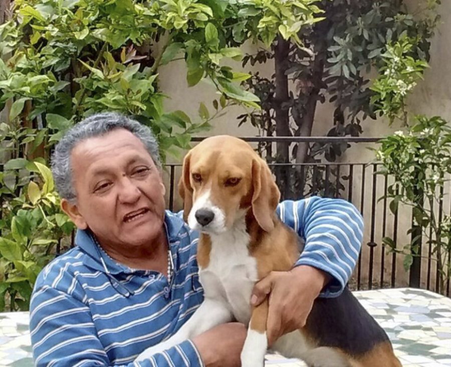 FOTO NA SEGURIDAD. Efectivos de la Polic&iacute;a Federal custodian la casa del chofer arrepentido, Oscar Centeno, en Olivos.