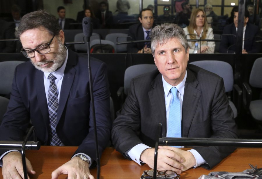 FOTO NA EX VICEPRESIDENTE PRESO. Boudou junto a su abogado durante la lectura del fallo.