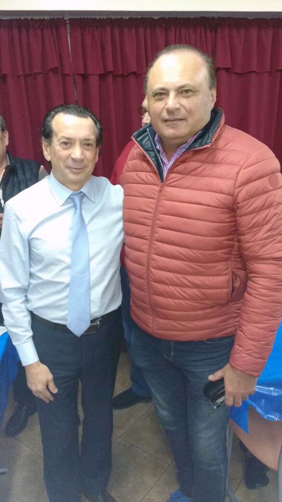 FOTO PRENSA UOM ENCUENTRO. Sica y Oesquer posan para la foto.