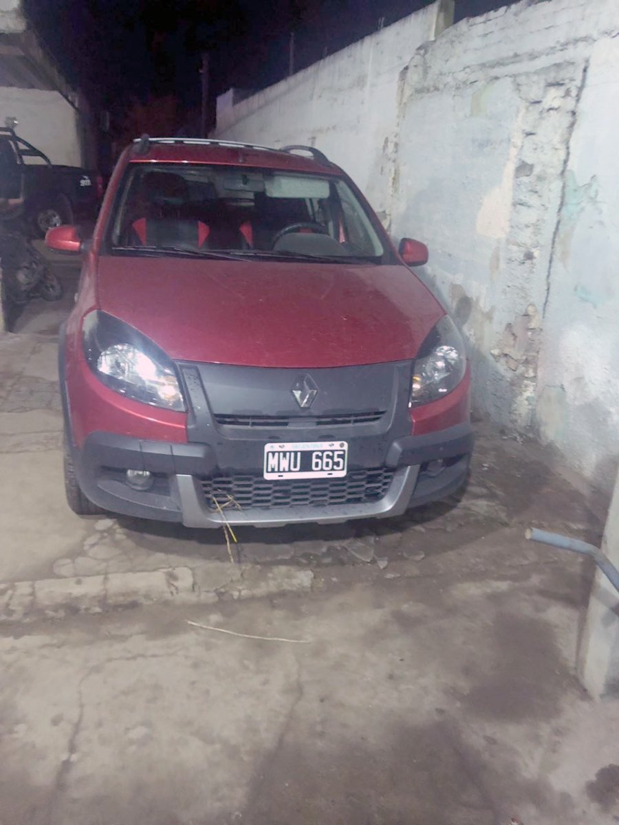 FOTO UR V RENAULT SANDERO STEPWAY. Fue robado en una Escriban&iacute;a de San Francisco y hallado abandonado en Frontera.