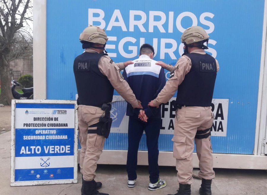 RESULTADOS. Tres narcos y secuestradas 192 dosis de marihuana, siete envoltorios de coca&iacute;na, 15 kilos de hojas de coca.
