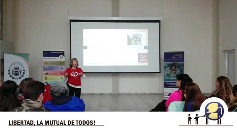 FOTO PRENSA MUTUAL// DISERTACION./ La docente bonaerense durante su presentaci&oacute;n.