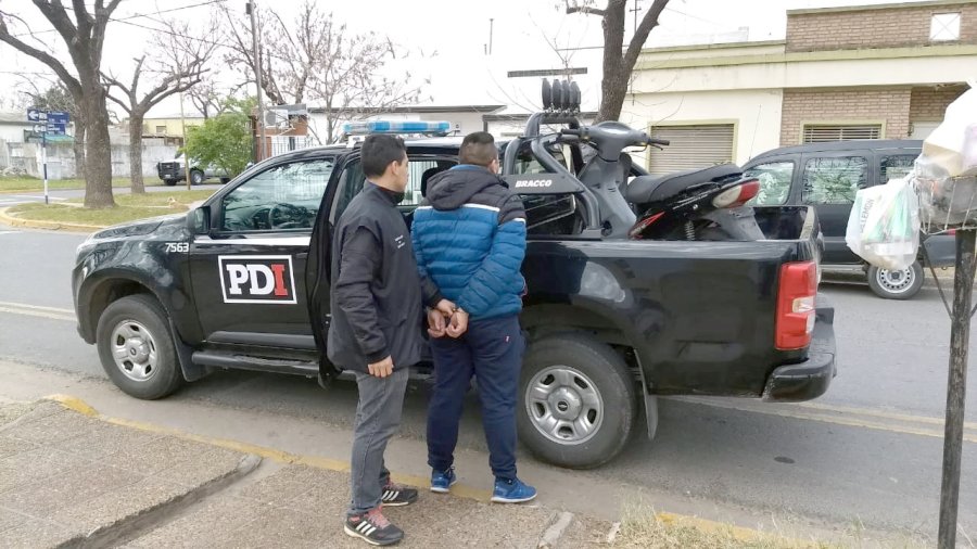 FOTO MIN. DE SEG. DETENIDO. A las 6.50 de la ma&ntilde;ana de la v&iacute;spera, los efectivos de la PDI, deten&iacute;an al presunto homicida, uno de los hombres m&aacute;s buscados.