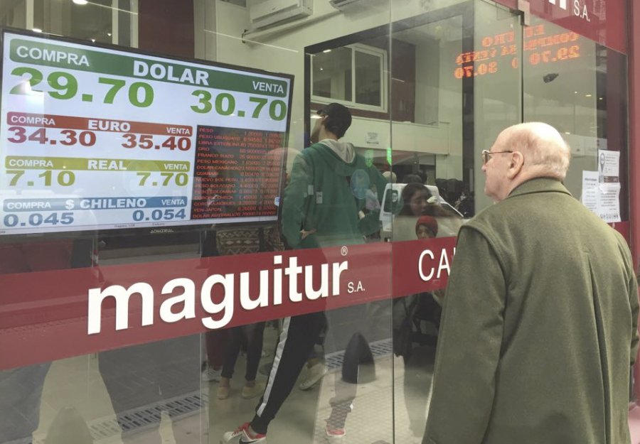 FOTO NA DOLAR. Otra vez el pa&iacute;s sufre una crisis cambiaria.