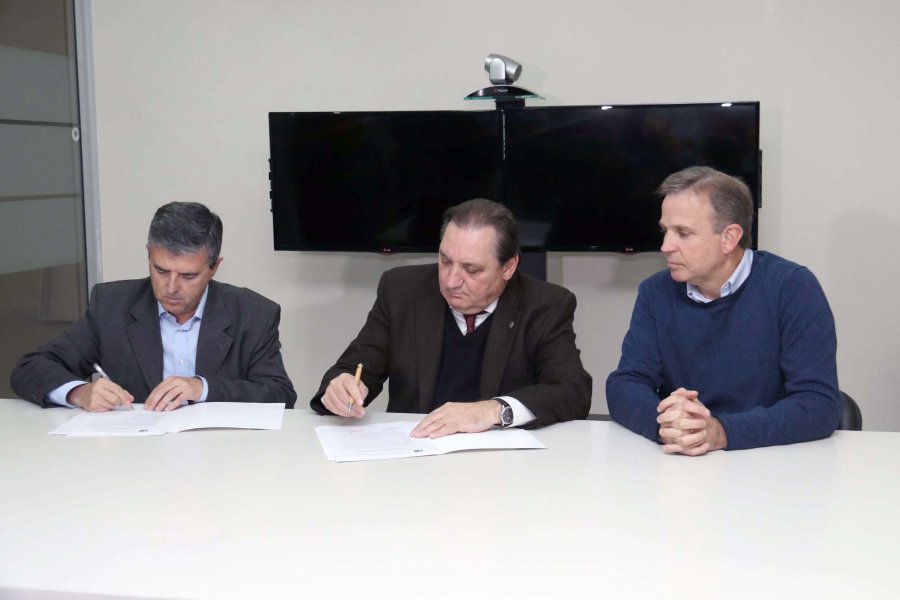 FOTO J. BARRERA FIRMA./ Julio Genesini y Edgardo Allochis.