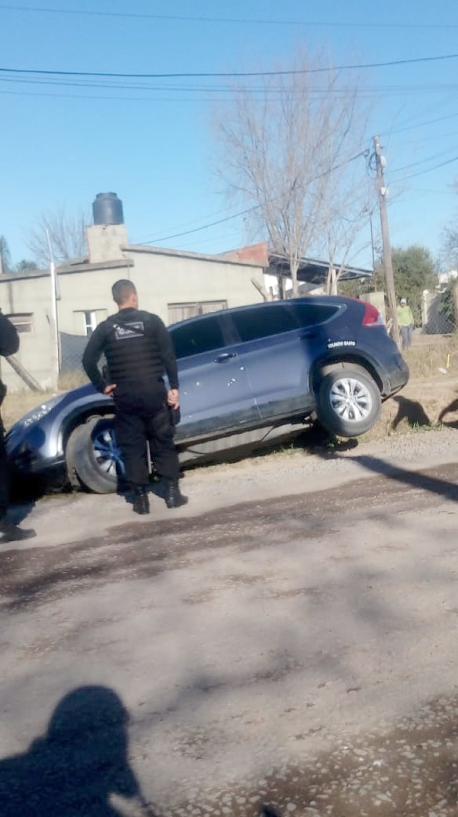 FOTO UR V RAREZA. La camioneta ten&iacute;a calcos que semejaban ser impactos de proyectiles.