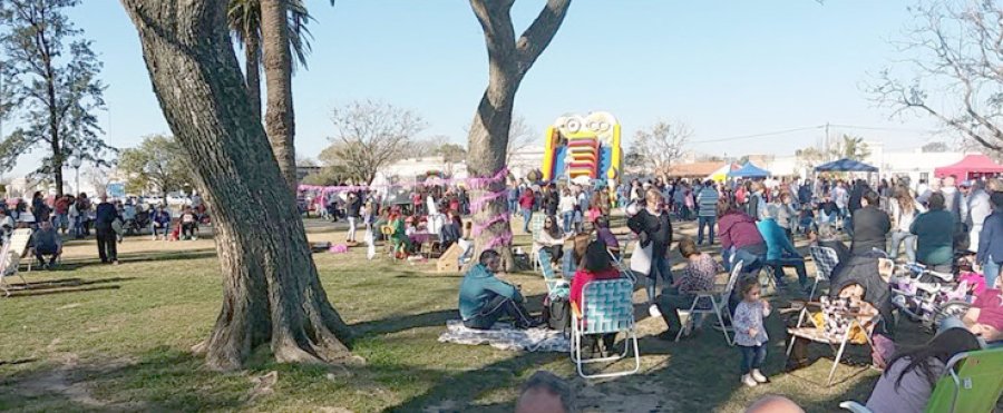 FOTO PRENSA COMUNA EN PLAZA DE LA LIBERTAD./  El d&iacute;a de Santa Clara la comunidad se congreg&oacute; en el paseo p&uacute;blico.