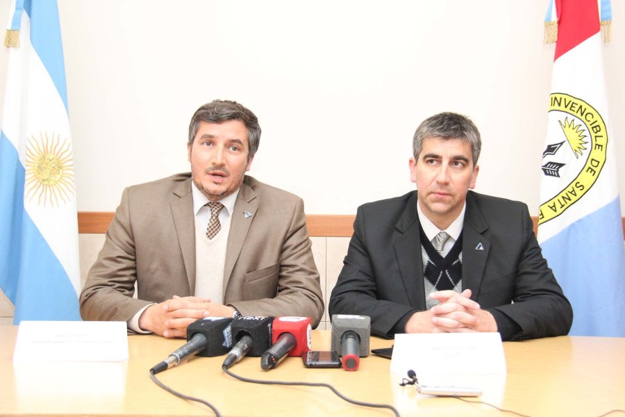 FOTO JORGE BARRERA EN CONFERENCIA. El fiscal regional, Diego Vigo y el fiscal Carlos Vottero, a cargo de la investigaci&oacute;n.
