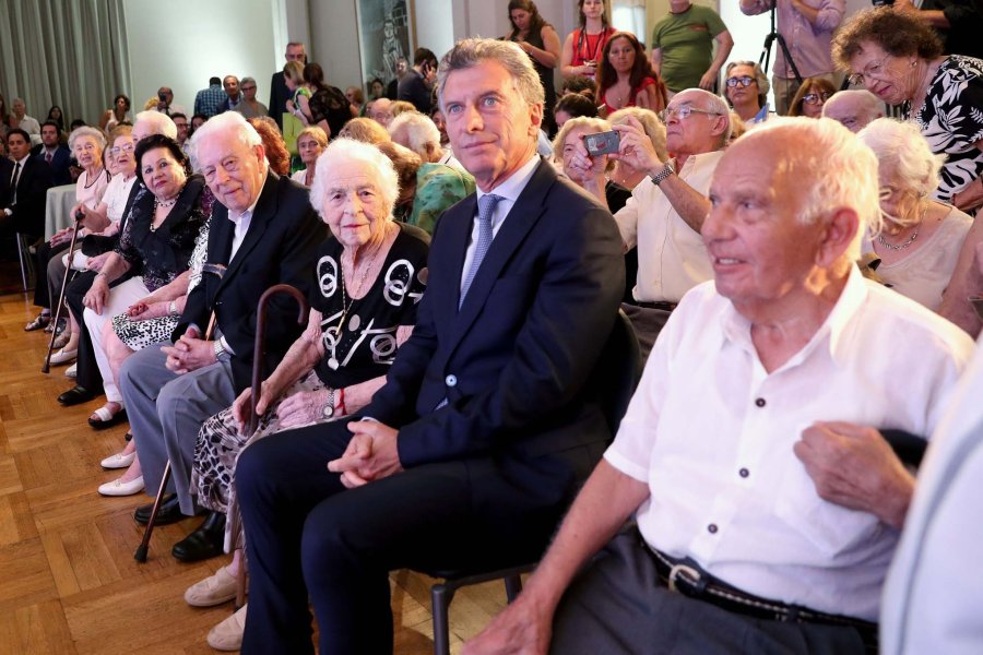 FOTO NA CASA ROSADA. Macri durante el acto en el Sal&oacute;n Blanco.